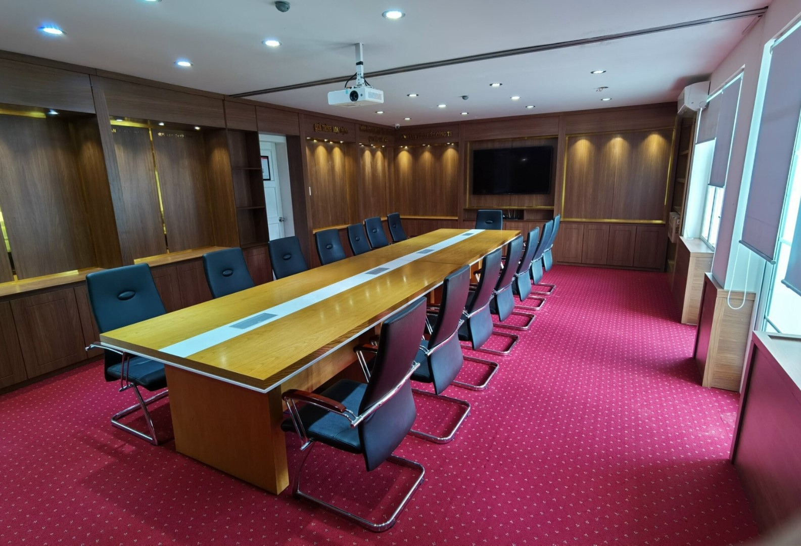 Bàn ghế phòng họp 04